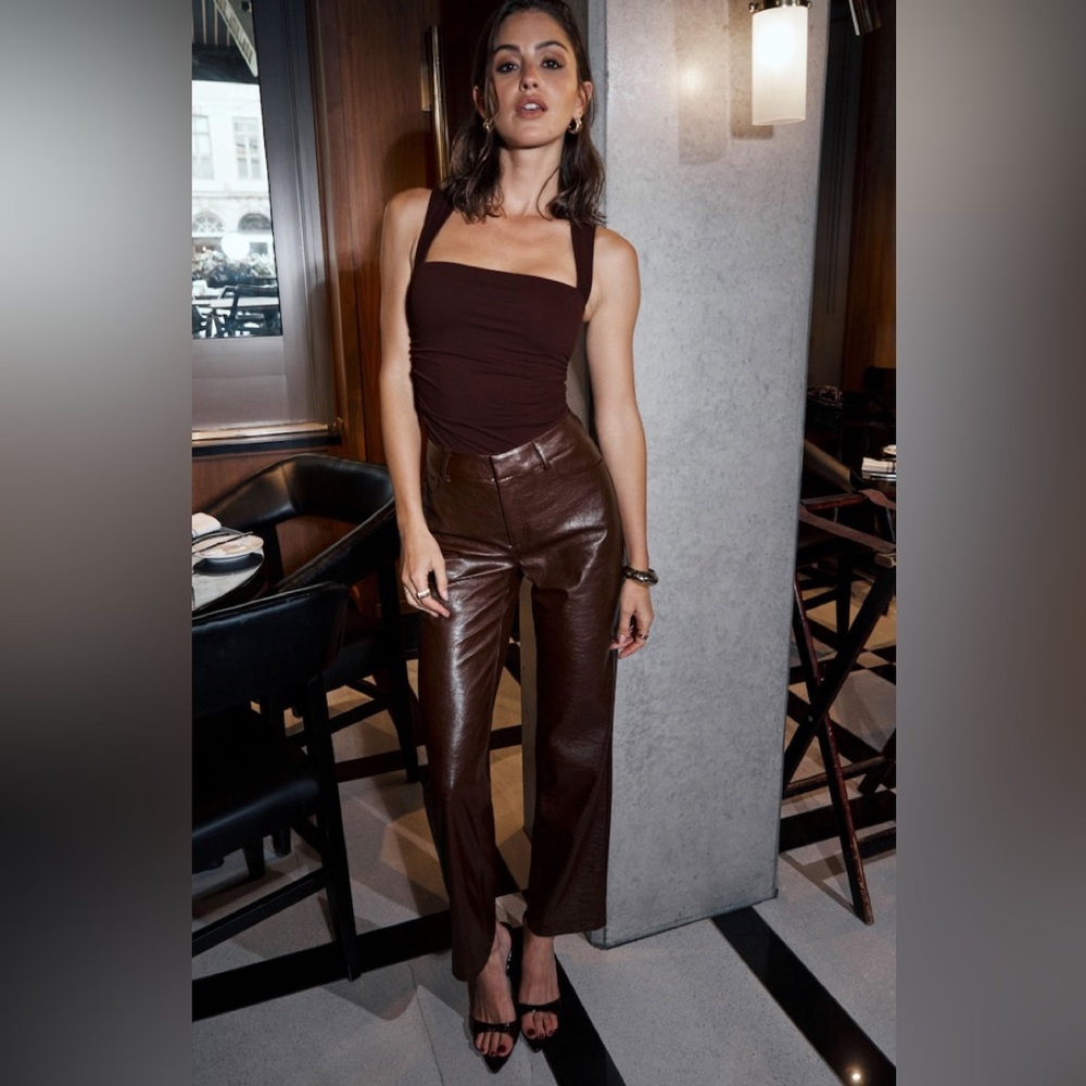 Dynamite Justina straight crinkled faux leather pants in burgundy (dark Ruby) 6 - Picture 4 of 14